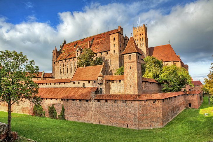C:\Users\Esy\Desktop\Poland\poland-top-attractions-marlbork-castle.jpg