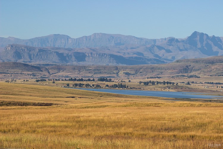 C:\Users\Esy\Desktop\SA picture collection\drakensberg.jpg