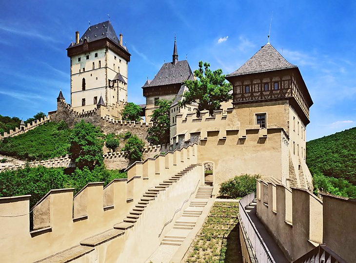 C:\Users\Esy\Desktop\Czech\czech-republic-karlstejn-castle.jpg