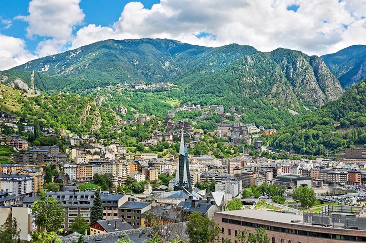 C:\Users\Esy\Desktop\Andorra\andorra-capital-city-andorra-la-vella.jpg