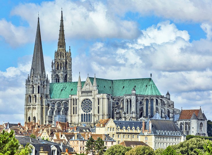 C:\Users\Esy\Desktop\France\france-top-attractions-cathedrale-notre-dame-de-chartres-france.jpg