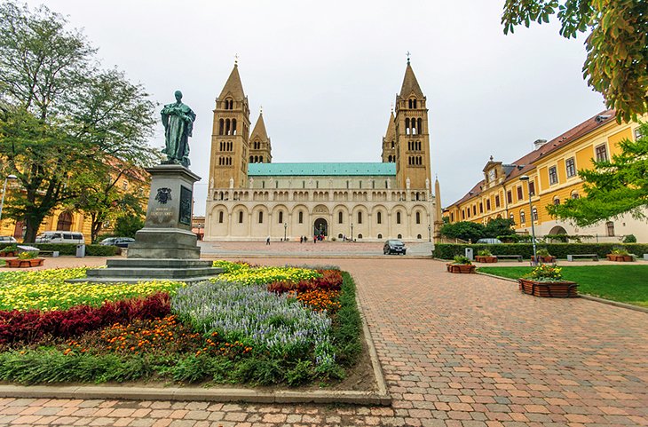 C:\Users\Esy\Desktop\Hungary\hungary-cathedral-of-st-peter (1).jpg