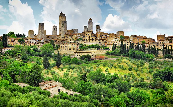 C:\Users\Esy\Desktop\Italy\italy-best-places-to-visit-san-gimignano.jpg