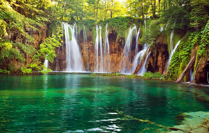 C:\Users\Esy\Desktop\Croatia\croatia-plitvice-national-park-waterfall-4.jpg