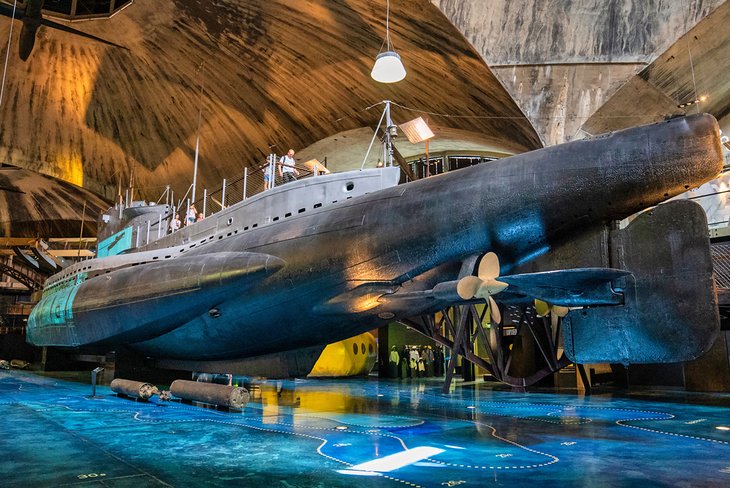 C:\Users\Esy\Desktop\Estonia\estonia-top-attractions-things-to-do-lennusadam-seaplane-harbour-submarine.jpg